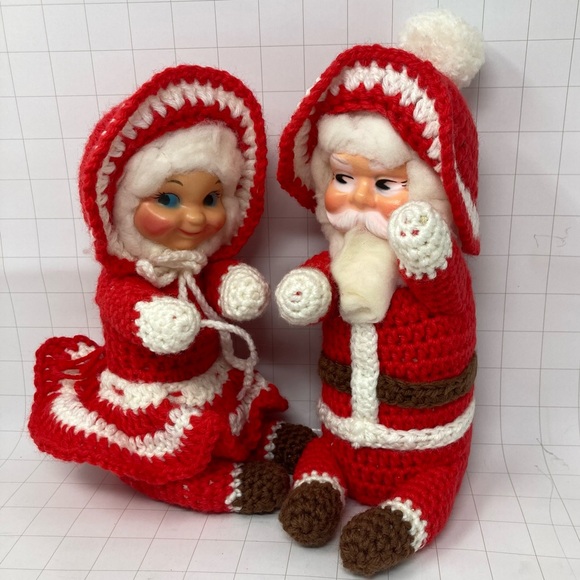 Vintage crochet Handicrafts Cute / Creepy Santa & Mrs. Claus plush 11” doll kit - Picture 1 of 10